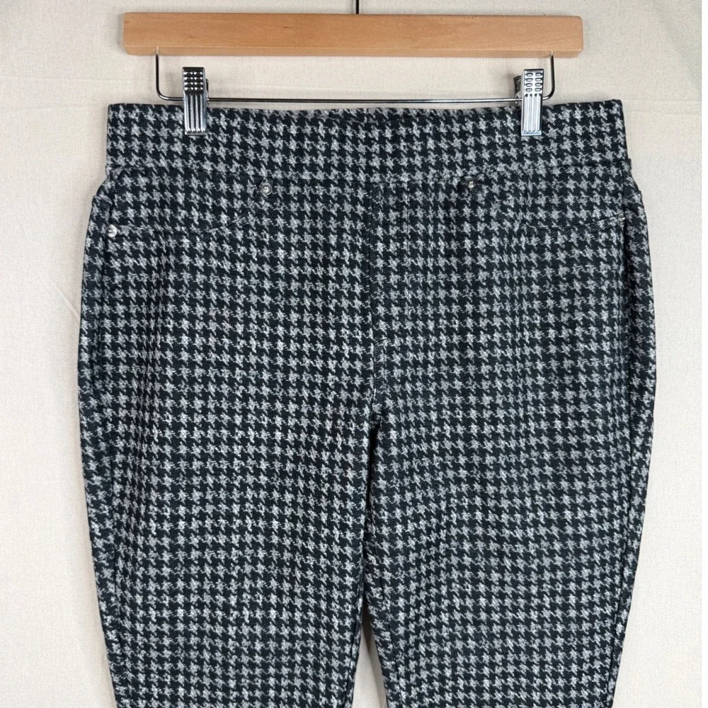 Michael Kors Women's Black and White Houndstooth Pull-On Ankle Pants size Large
